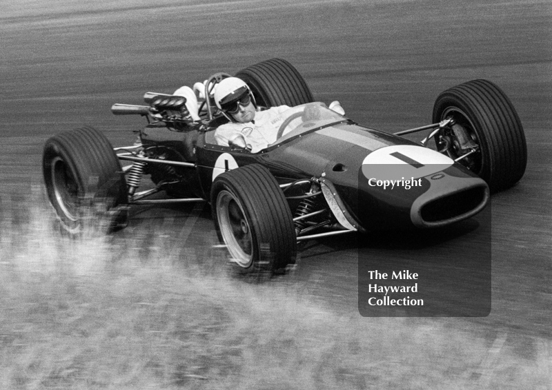 Jack Brabham, Repco Brabham V8 BT24/1, at Esso Bend on his way to winning the Oulton Park Gold Cup 1967.
