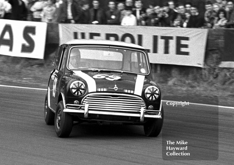 John Rhodes, Mini Cooper S, Old Hall Corner, Oulton Park Spring Race Meeting, 1965.Â 