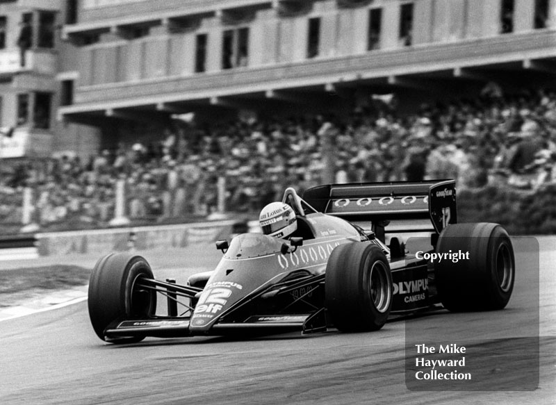 Ayrton Senna, Lotus 97T, at Paddock Bend, Brands Hatch, 1985 European Grand Prix.
