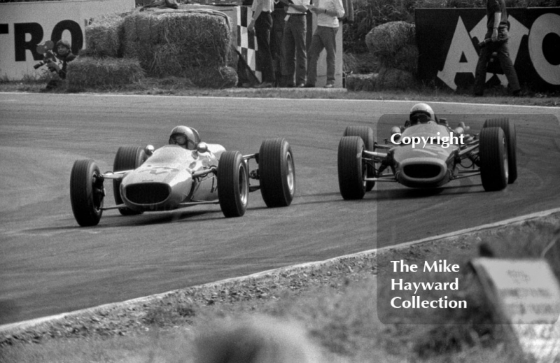 Julian Gerard, Cooper Ford T73 (F1-3-64), and Robert Lamplough, Lola T64 (SL/62/8), Frank Manning Lola Ford, Guards European F2 Championship, Brands Hatch, 1967.
