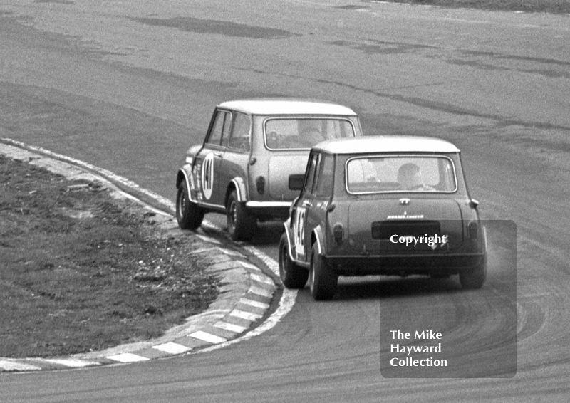 Alec Poole, Equipe Arden Mini Cooper S, and Rob Mason, Don Moore Mini Cooper S, Brands Hatch, Race of Champions meeting 1969.
