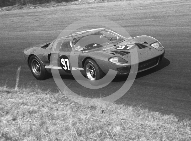 Bob Vincent, Ford GT40, Oulton Park, Spring Cup 1968.
