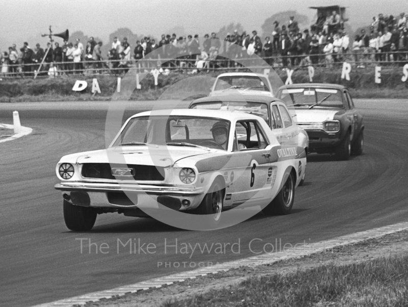 Martin Thomas, Ovaltine Ford Mustang, heads for sixth place, Silverstone Martini Trophy meeting 1970.
