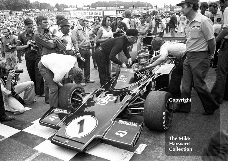 Ronnie Peterson, JPS Lotus 72E, with Colin Chapman on the grid before the start of the 1974 British Grand Prix at Brands Hatch.
