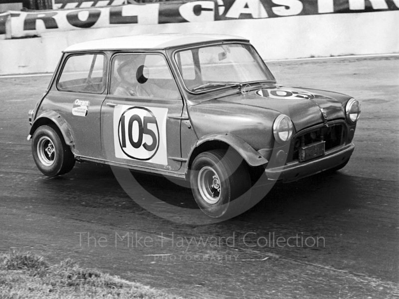 Edward Walley, Mini Cooper S, Hepolite Glacier Saloon Race, Mallory Park, 1971
