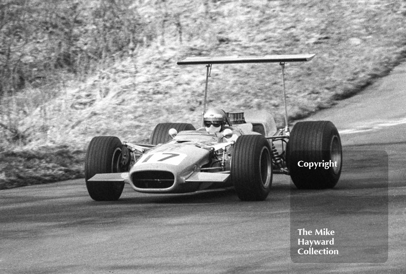 Ulf Norinder, Lola T142/SL142/37 Chevrolet V8, heading for 5th place, seven laps down on winner Peter Gethin, Guards F5000 Championship round, Oulton Park, April 1969.
