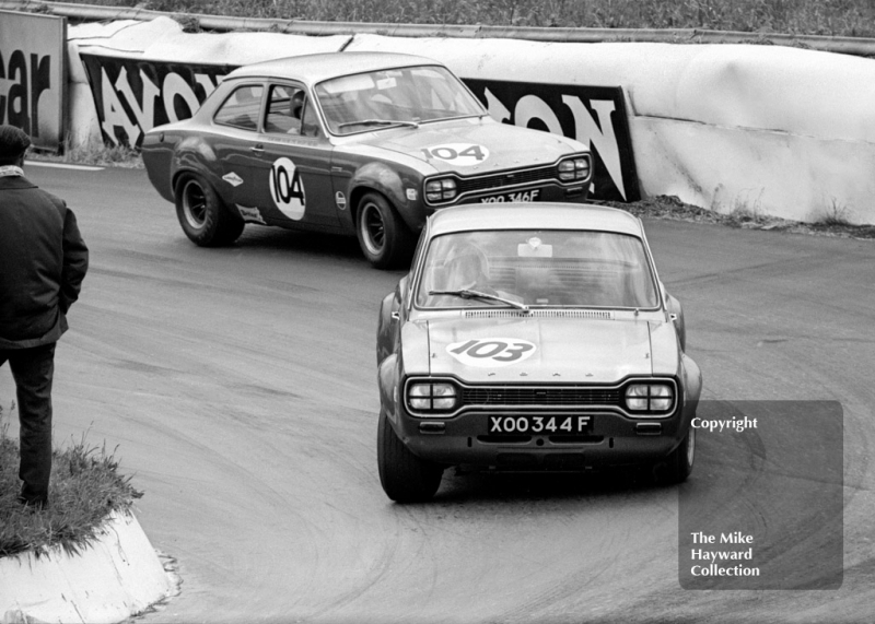 Frank Gardner, Alan Mann Ford Escort, reg no XOO 344F, leads team mate Peter Arundell (XOO 346F) at the hairpin, Mallory Park, BRSCC 4000 Guineas 1968.
