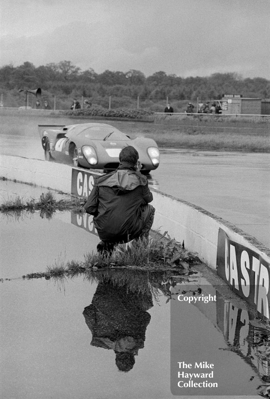 Paul Hawkins, Lola T70, Silverstone, 1969 Martini Trophy.
