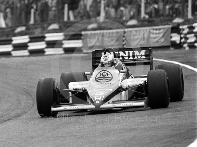 Nigel Mansell, Williams FW10/6, at Paddock Bend on the way to victory, Brands Hatch, 1985 European Grand Prix
