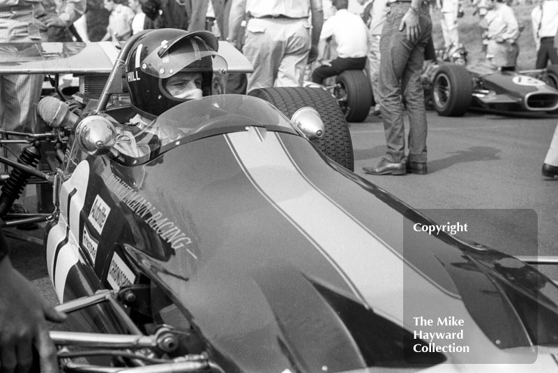 Graham Hill, Roy Winkelmann Lotus 59B, with Mike Walker,&nbsp;Lola T142, Oulton Park Gold Cup 1969.
