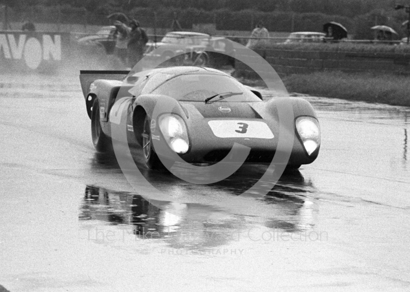 Paul Hawkins, Lola T70, 1969 Martini International Trophy.
