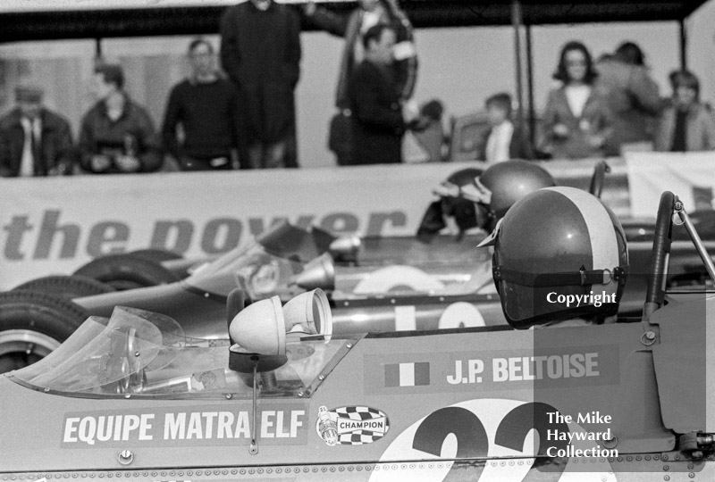 Jean-Pierre Beltoise, Matra MS7, looks across to Piers Courage, Brabham BT23C and Jochen Rindt, Brabham BT23C, Thruxton, Easter Monday, 1968.
