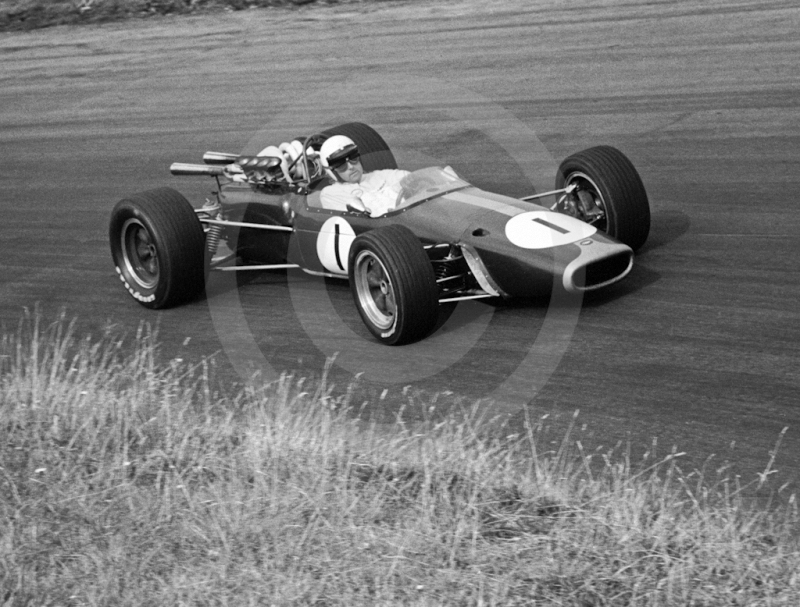 Jack Brabham, Repco Brabham V8 BT24/1, at Esso Bend on his way to winning the Oulton Park Gold Cup 1967.
