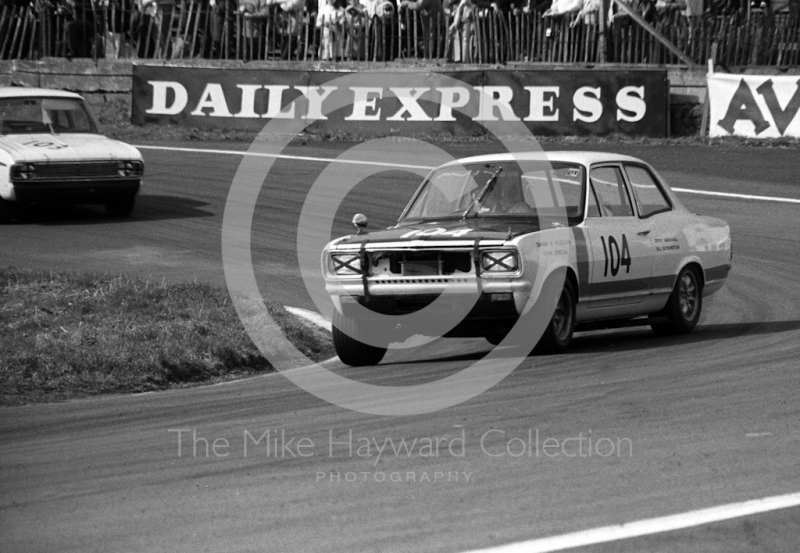 Gerry Marshall, Vauxhall Viva GT, Lodge Corner, Oulton Park, 1969
