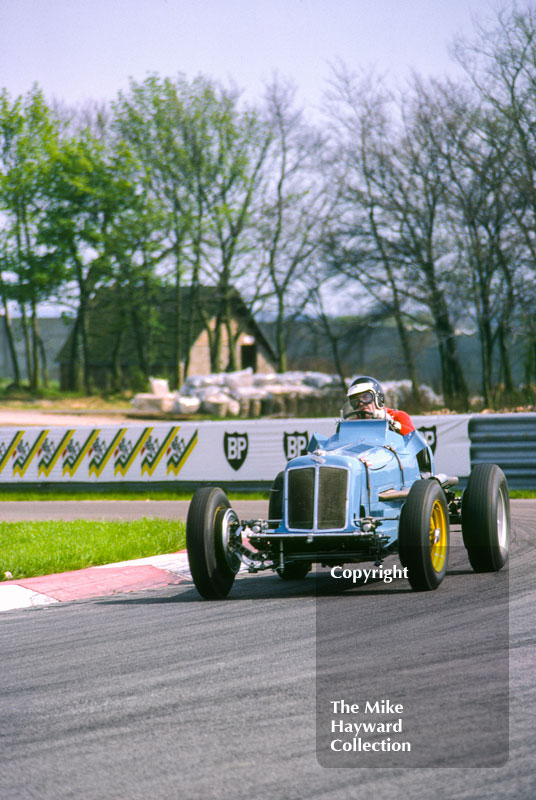 Patrick Lindsay, ERA R5B, VSCC meeting, Donington Park, May 1979.
