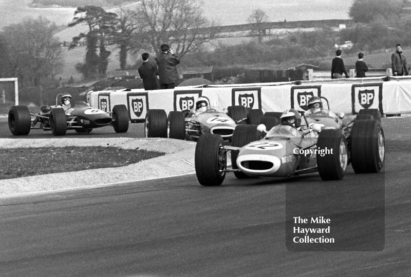 Jean-Pierre Beltoise, Matra MS7, ahead of Piers Courage, Brabham BT23C, Derek Bell, Church Farm Racing Brabham BT23C, and Jochen Rindt, Brabham BT23C, Thruxton Easter Monday F2 International, 1968.
