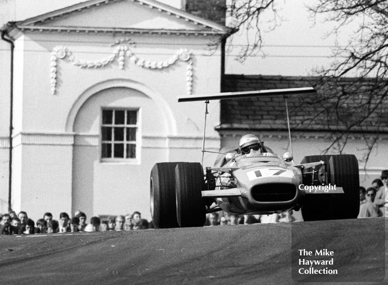 Ulf Norinder, Lola T142/SL142/37 Chevrolet V8, heading for 5th place, seven laps down on winner Peter Gethin, Guards F5000 Championship round, Oulton Park, April 1969.
