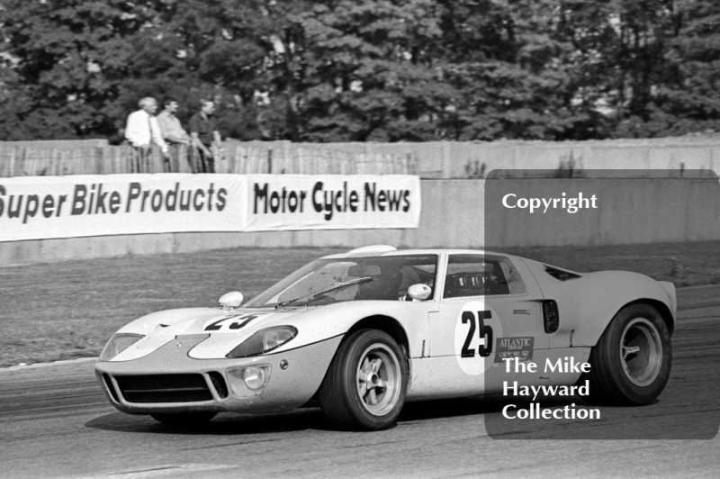 Martin Colvill, Ford GT40, Historic Championships Meeting, Donington Park, 1983.
