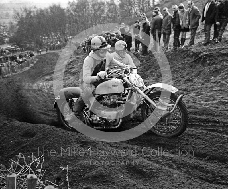 Mike Guilford, Triumph 650, ACU British Scramble Sidecar Drivers Championship, Hawkstone Park, 1969.