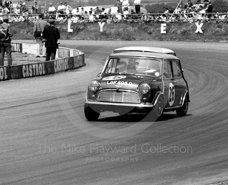 Steve Neal, Equipe Arden Mini Cooper S, Ovaltine Trophy Touring Car Race, Silverstone, British Grand Prix, 1967.
