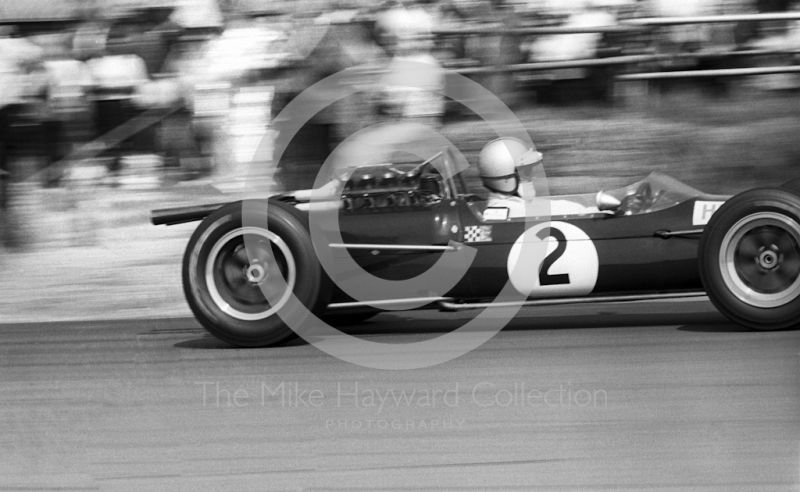 Denny Hulme, Repco Brabham BT24/2, Silverstone, British Grand Prix, 1967.
