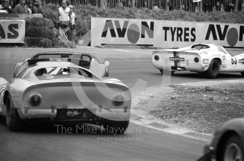 Rudi Lins/Willy Kauhsen, Porsche 907, and John Miles/Brian Muir, Gold Leaf Team Lotus 62, Brands Hatch, BOAC 500 1969.
