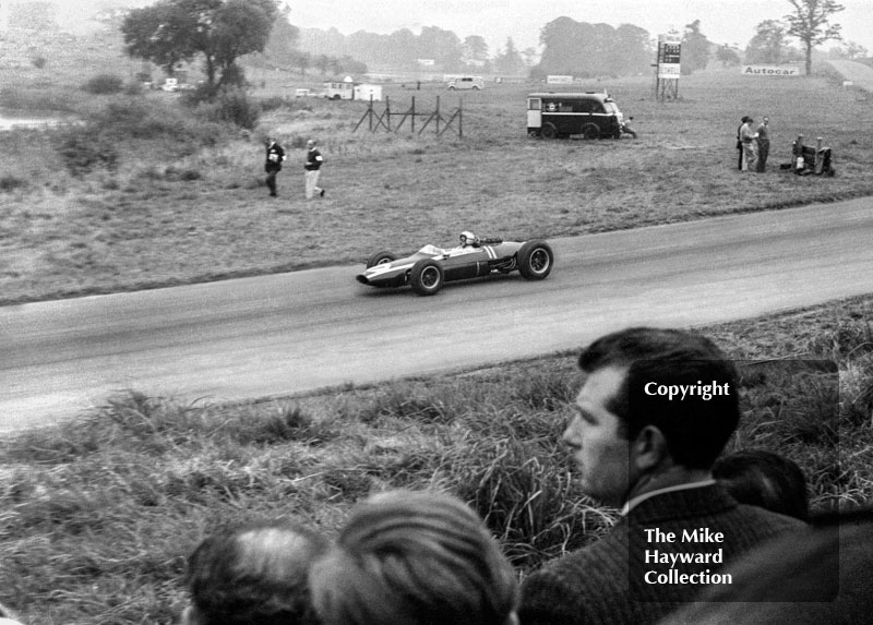 Bruce McLaren, Cooper T66, 1963 Gold Cup, Oulton Park.
