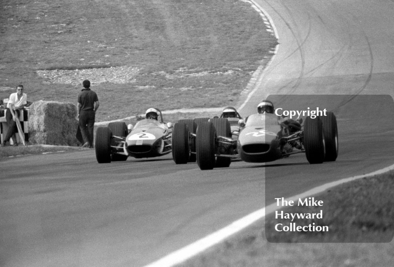 Piers Courage, John Coombs McLaren M4A-2 Ford, and Frank Gardner, Motor Racing Developments Brabham BT23-3,&nbsp;Guards European F2 Championship, Brands Hatch, 1967.
