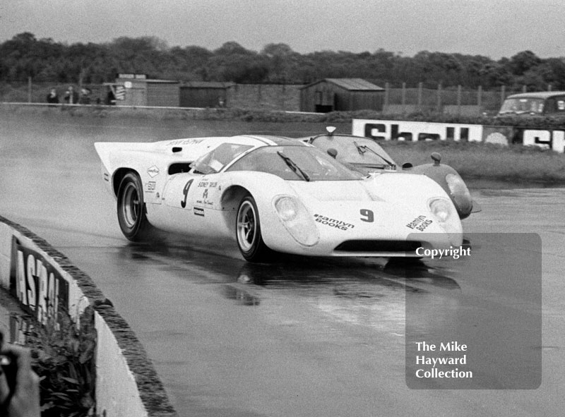 Brian Redman, Lola T70, on the way to 4th place, 1969 Martini International Trophy.
