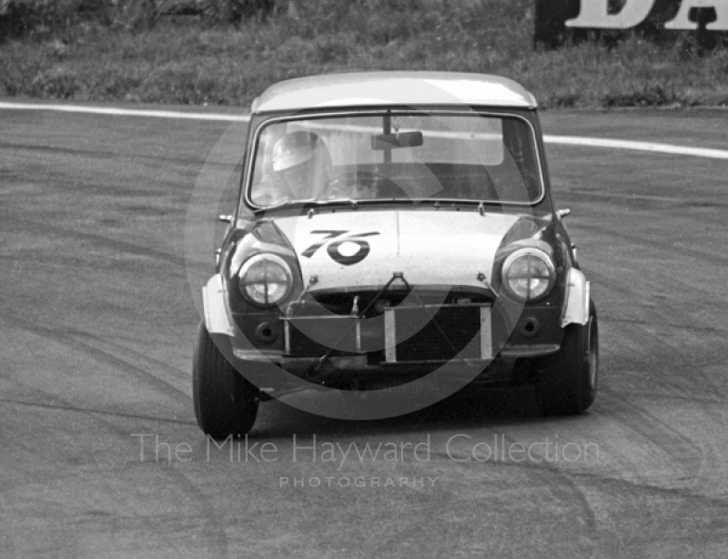 Geoff Wood, Mini Cooper S, Special Saloon Car Race, Peco Trophy meeting, Oulton Park, 1968
