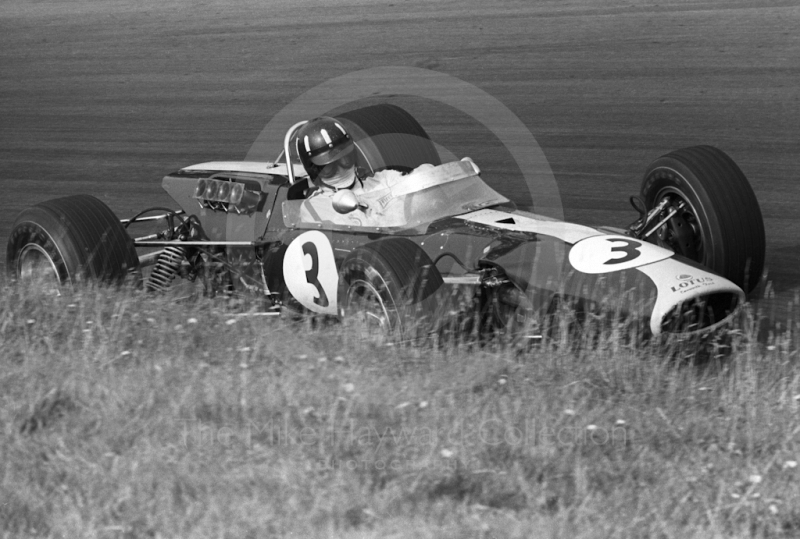 Graham Hill, Team Lotus Ford 48, at Esso Bend, Oulton Park, Guards International Gold Cup, 1967.
