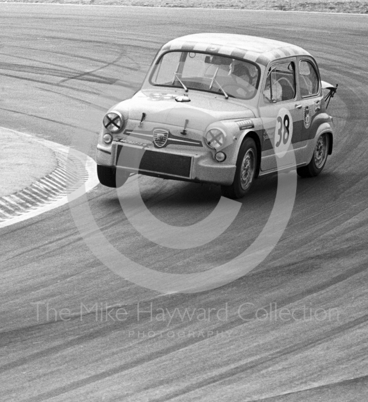 Toine Hezemans, SRT Holland Fiat Abarth 1000 Berlina (TO997927),&nbsp;Thruxton Easter Monday meeting 1968.
