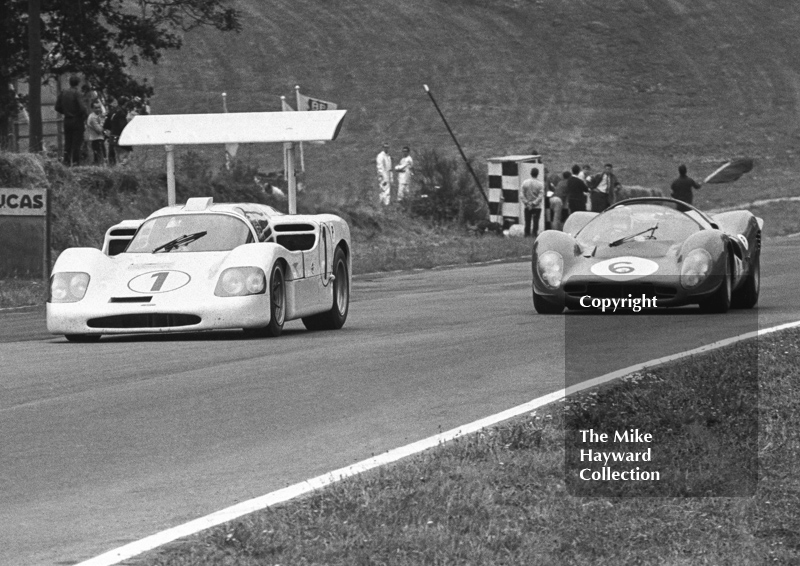 Phil Hill/Mike Spence, Chaparral 2F, and Chris Amon/Jackie Stewart, Ferrari 330P4, Brands Hatch, BOAC 500 1967.