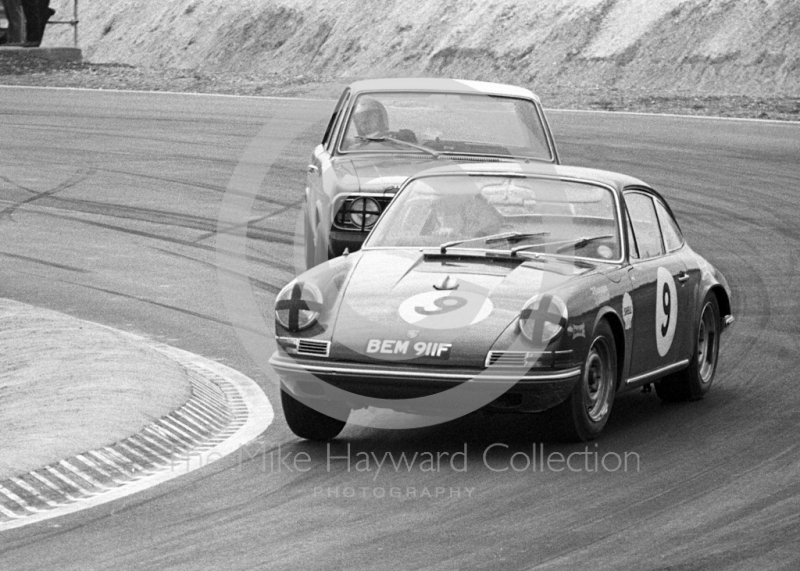 Vic Elford, Porsche 911, BEM 911F, and Frank Gardner, Alan Mann Ford Lotus Cortina, Thruxton Easter Monday meeting 1968.
