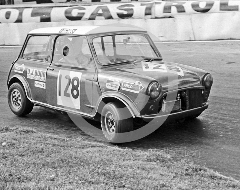 Bob Jones, D J Bond Racing Mini, Hepolite Glacier Saloon Race, Mallory Park, 1971
