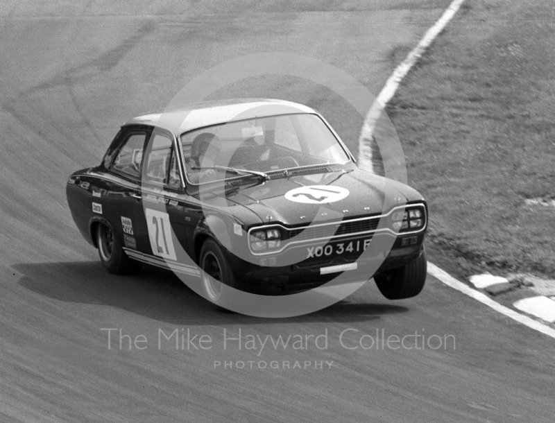 Chris Craft, Broadspeed Ford Escort GT (XOO&nbsp;341F), at Bottom Bend, Brands Hatch, Grand Prix meeting 1968.
