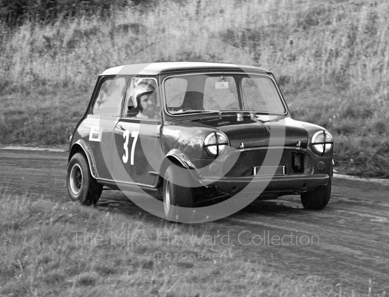 Peter Kaye, Mini Cooper S, Loton Park Hill Climb, September 1968.