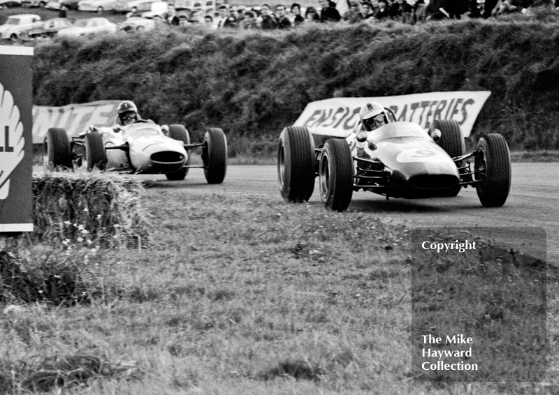 Denny Hulme&nbsp;on opposite lock at Knickerbrook with his F2 Brabham BT16&nbsp;ahead of Graham Hill's Lotus 35 BRM, Oulton Park Gold Cup, 1965
