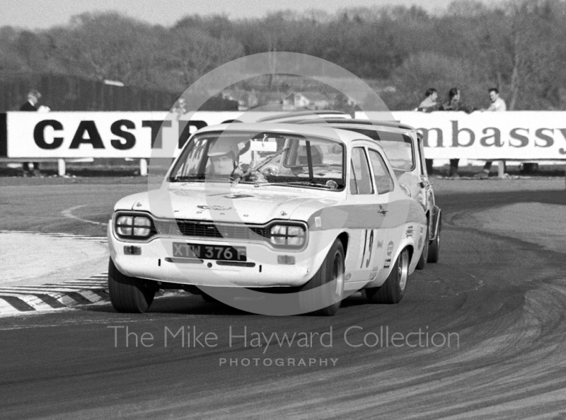 John Fitzpatrick, Team Broadspeed Ford Escort, reg no XTW 376F, Thruxton Easter Monday meeting 1969.
