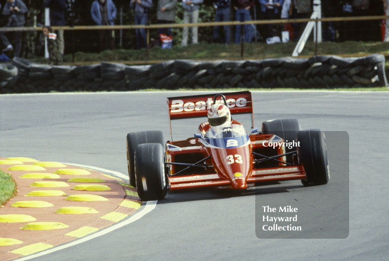 Alan Jones, Beatrice Lola THL1, at Druids Bend, Brands Hatch, 1985 European Grand Prix.
