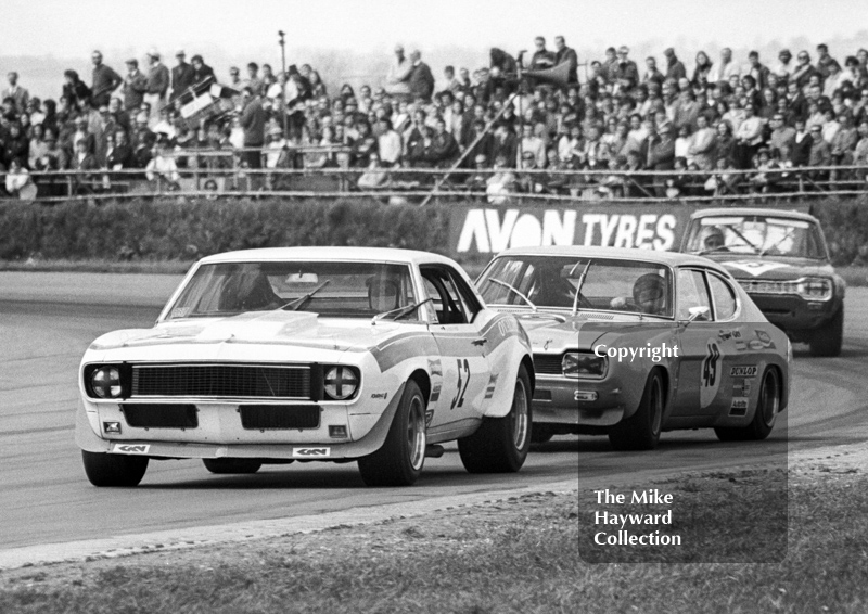 Martin Thomas, Ovaltine Chevrolet Camaro,&nbsp;Gerry Birrell, Ford Capri, and Willy Kay, Ford Escort,&nbsp;GKN Transmissions Trophy, International Trophy meeting, Silverstone, 1971.
