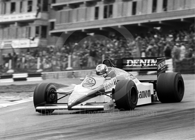 Nigel Mansell, Williams FW10, at Paddock Bend, Brands Hatch, 1985 European Grand Prix.
