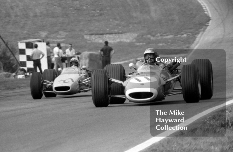 Henri Pescarolo, Matra Ford MS7-01,&nbsp;Alan Rollinson, Frank Lythgoe Racing McLaren M4A (20011-E) Cosworth, Guards European F2 Championship, Brands Hatch, 1967
