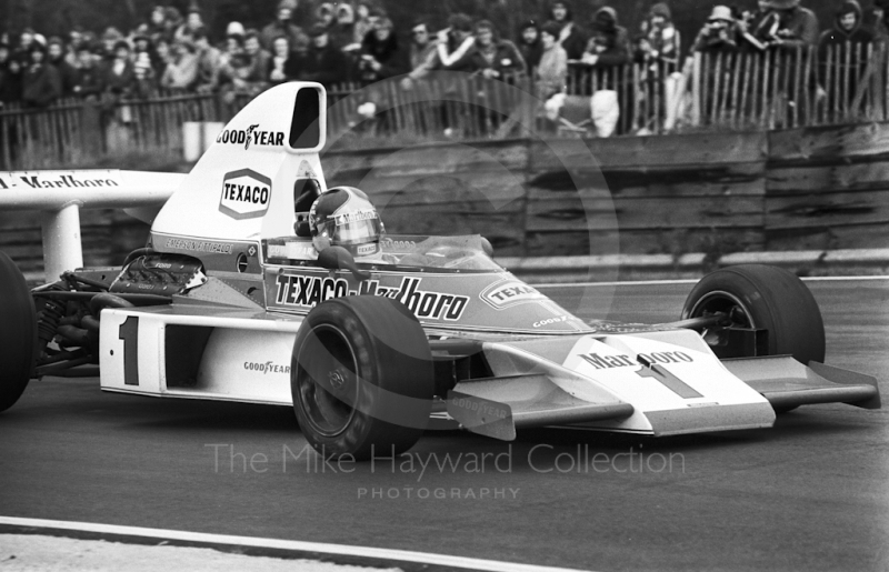 Emerson Fittipaldi, McLaren M23, Brands Hatch, Race of Champions 1975.
