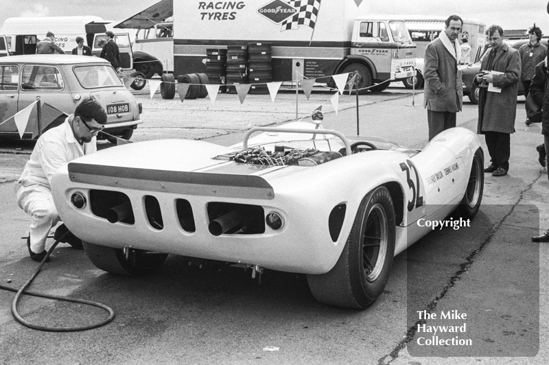 Denny Hulme's Sid Taylor, Lola T70, Silverstone International Trophy meeting 1966.
