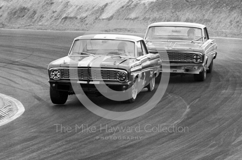 Brian Muir and David Hobbs, Ford Falcons, Thruxton Easter Monday meeting 1968.
