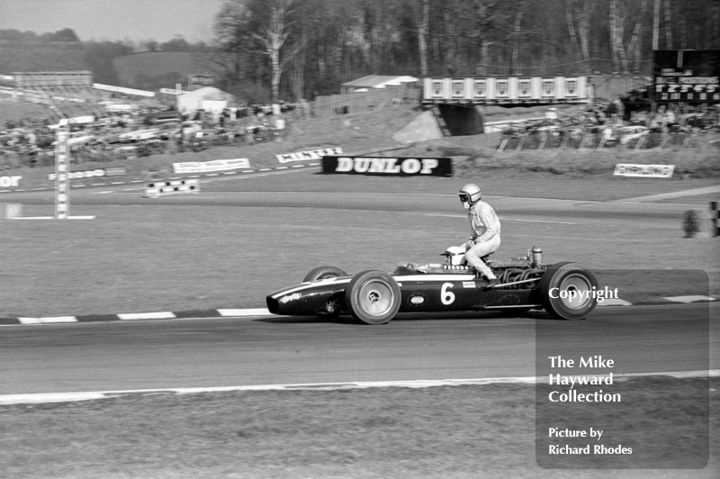 Brian Redman&nbsp;gives Pedro Rodriguez a lift with his Cooper T86 at the 1968 Race of Champions at&nbsp;Brands Hatch.<br />
<br />
<em>Picture by Richard Rhodes</em>
