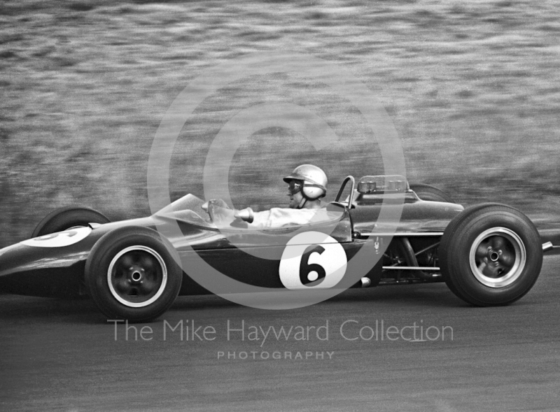 Denny Hulme, Repco Brabham BT10, Oulton Park Gold Cup meeting, 1964.