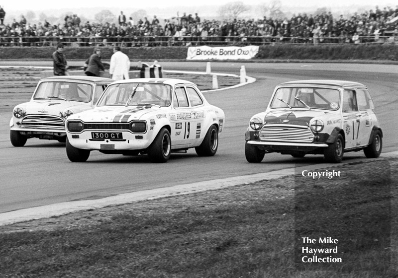 David&nbsp;Morgan, Mini Cooper S, David&nbsp;Mathews, Broadspeed Ford Escort (1300 GT), and Jon Mowatt, Mini Cooper S, GKN Transmissions Trophy, International Trophy meeting, Silverstone, 1971.
