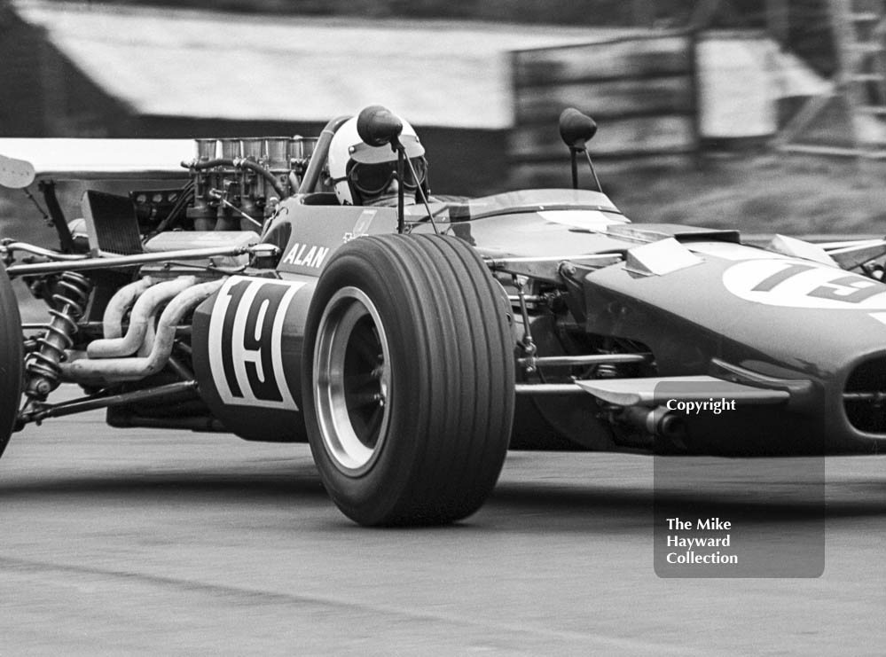 Keith Holland, Alan Fraser F5000 Lola T142, at Lodge Corner, Oulton Park Gold Cup 1969.
